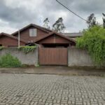 Fachada de amplia casa en venta con cierre perimetral en Villa Yalu, Lautaro