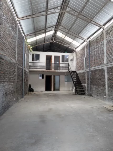 bodega con oficina y servicios en arriendo o venta en temuco