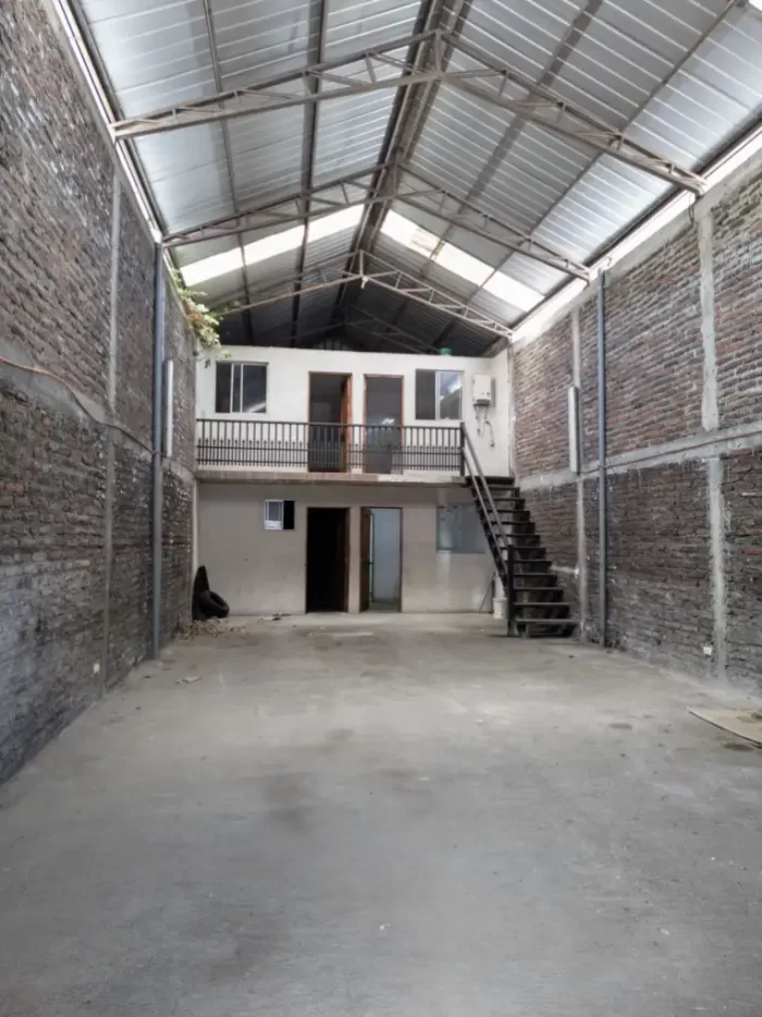 bodega con oficina y servicios en arriendo o venta en temuco