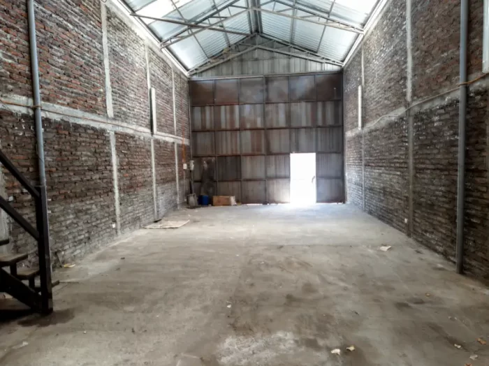 bodega con oficina y servicios en arriendo o venta en temuco