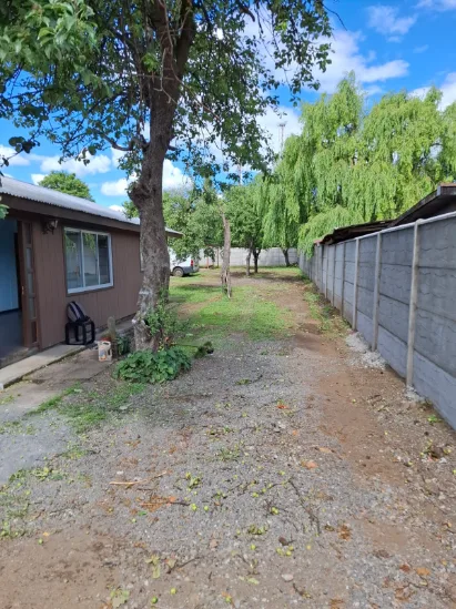 casa con dos cabañas