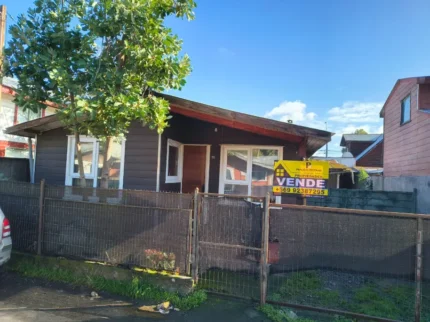 Casa en Pillanlelbun Lautaro con terreno de 152 m² y cierre perimetral metálico