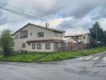 Propiedad en venta en Curacautín con 2 casas y 13 dormitorios en esquina Sargento Aldea